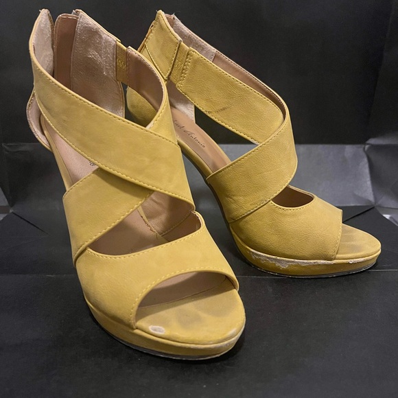 Michael Antonio mustard cross heel - Picture 2 of 5